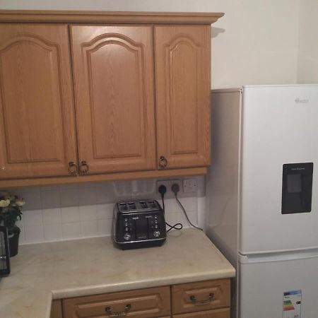 Quiet Residential Area Within Easy Reach Of Town Apartment Manchester Exterior photo