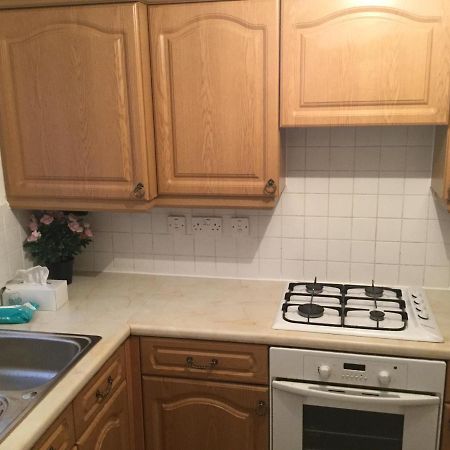 Quiet Residential Area Within Easy Reach Of Town Apartment Manchester Exterior photo