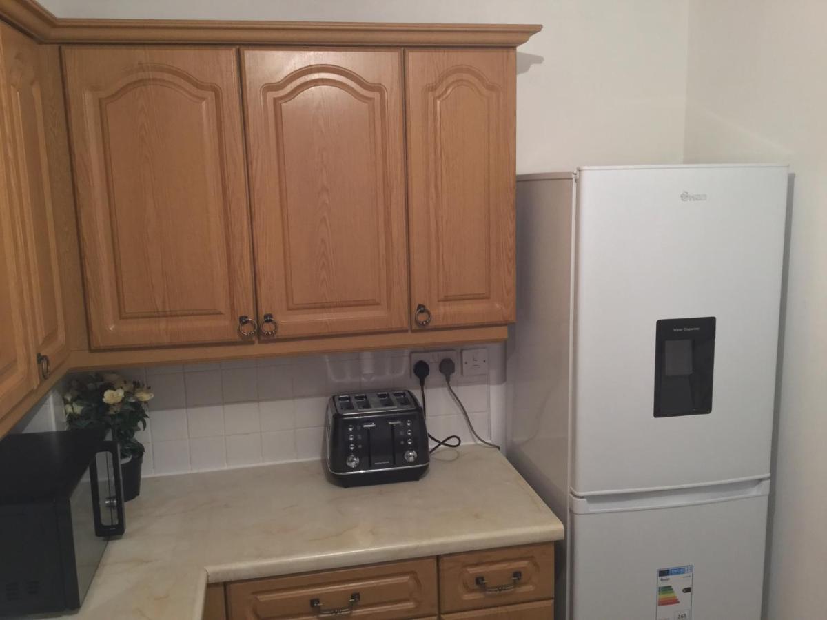 Quiet Residential Area Within Easy Reach Of Town Apartment Manchester Exterior photo