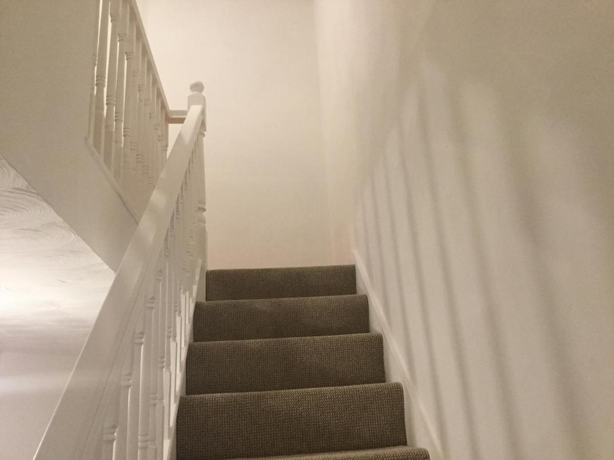 Quiet Residential Area Within Easy Reach Of Town Apartment Manchester Exterior photo