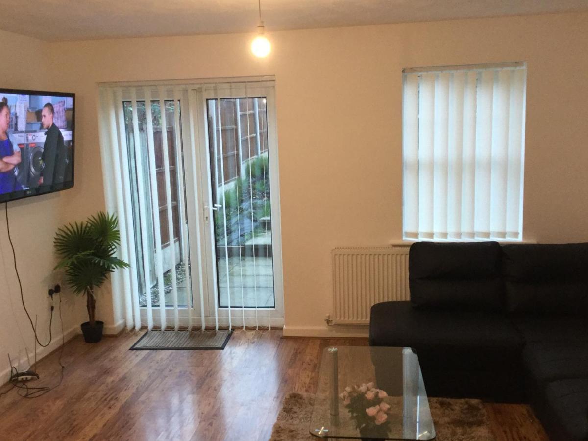 Quiet Residential Area Within Easy Reach Of Town Apartment Manchester Exterior photo